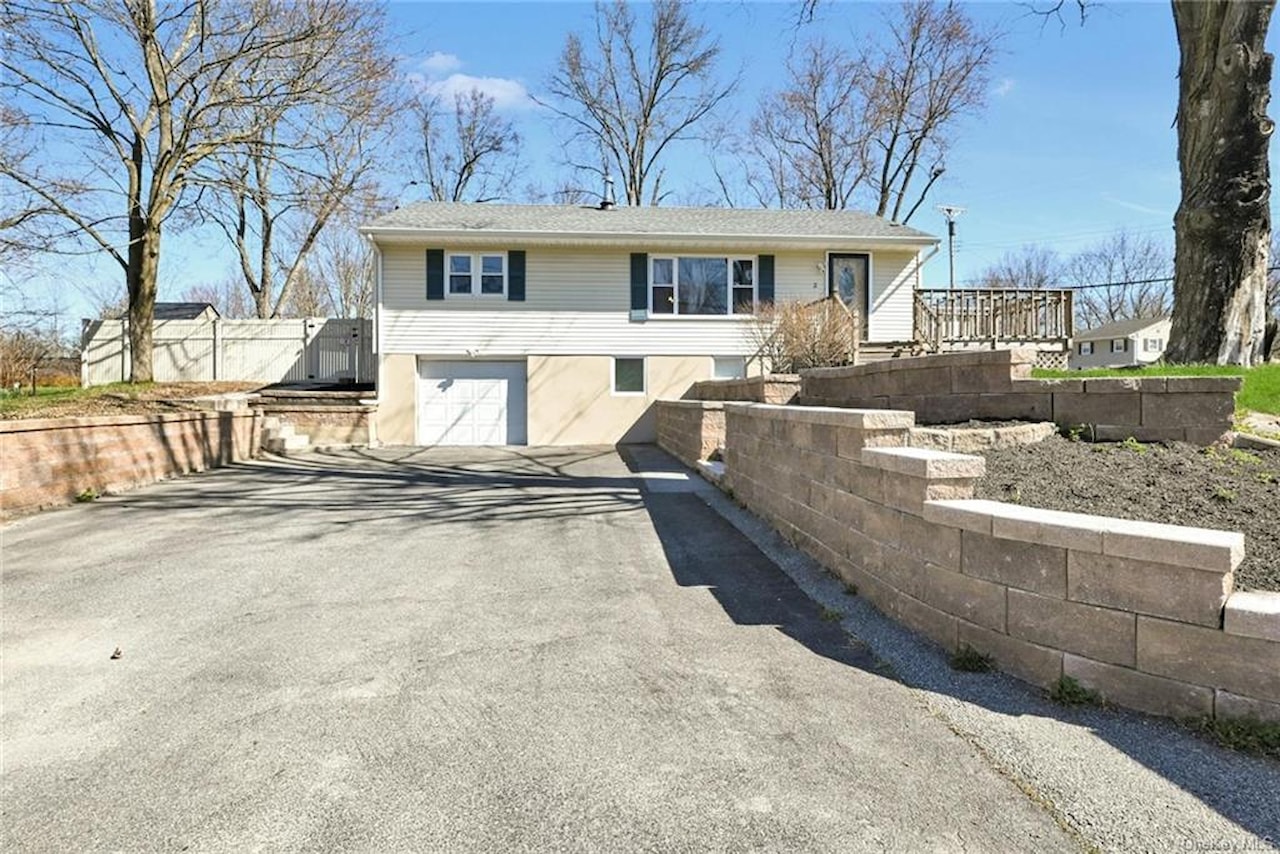 2 Westwood Dr Newburgh, NY 12550 MLS H6297928