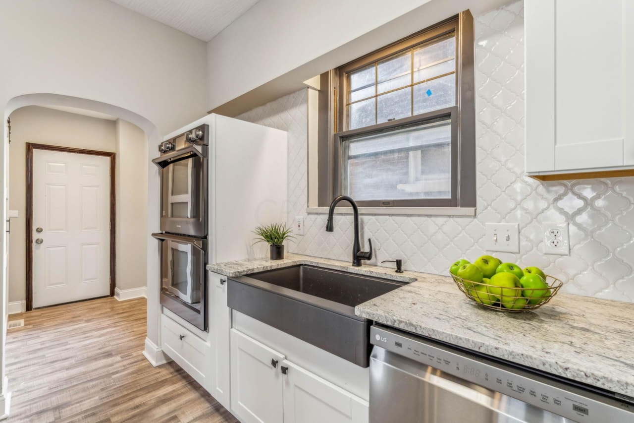 1020 Linwood Avenue Columbus, OH 43206 Vision Realty Inc.