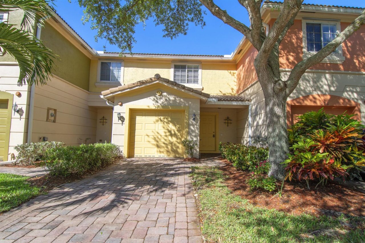 New property for sale at 300 SE Bloxham Way Stuart for sale in Martins