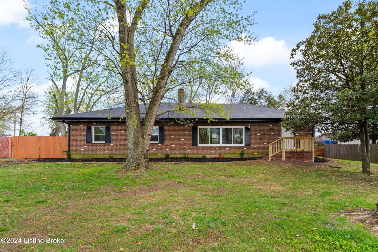 4915 Fielding Way Louisville KY 40216 home for sale MLS 1657915