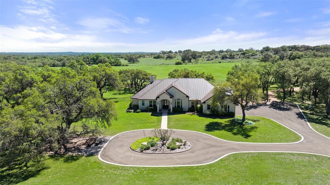 For sale 1426 Crosswind DR Blanco, TX farm for sale