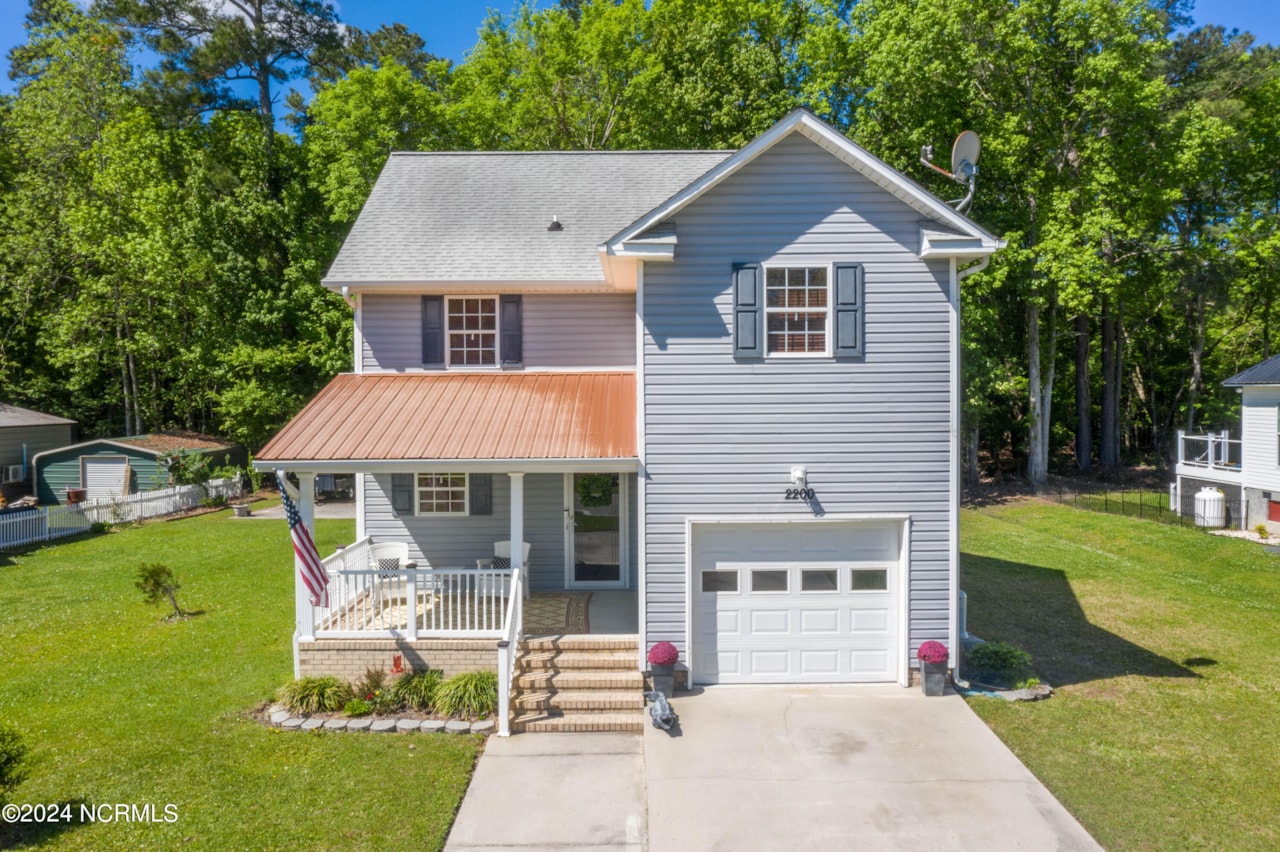 Real Estate & property in Lake Waccamaw NC at 2200 Waccamaw Shores Rd