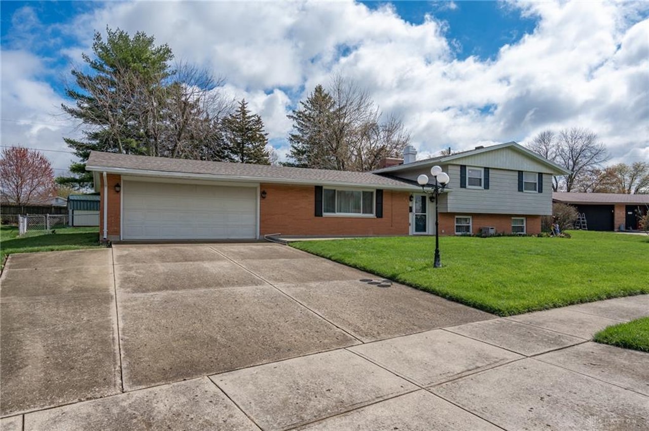 486 Coronado Drive Fairborn, OH 45324 | MLS 907999