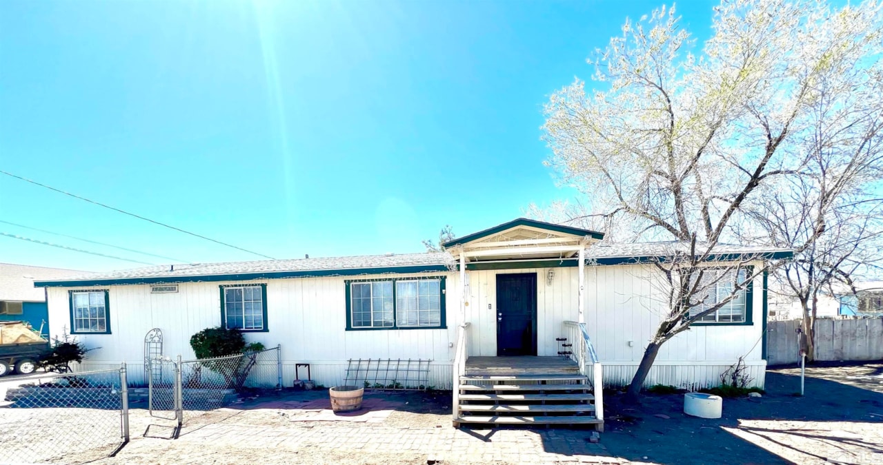 845 Fremont St, Fernley, NV 89408 PHOTOS MLS 240002322