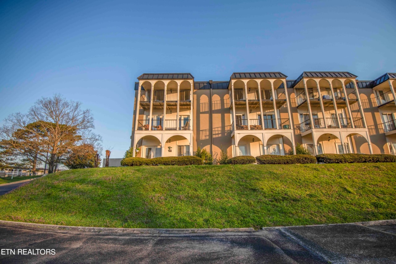 5709 Lyons View Pike Knoxville, TN 37919 MLS 1258832