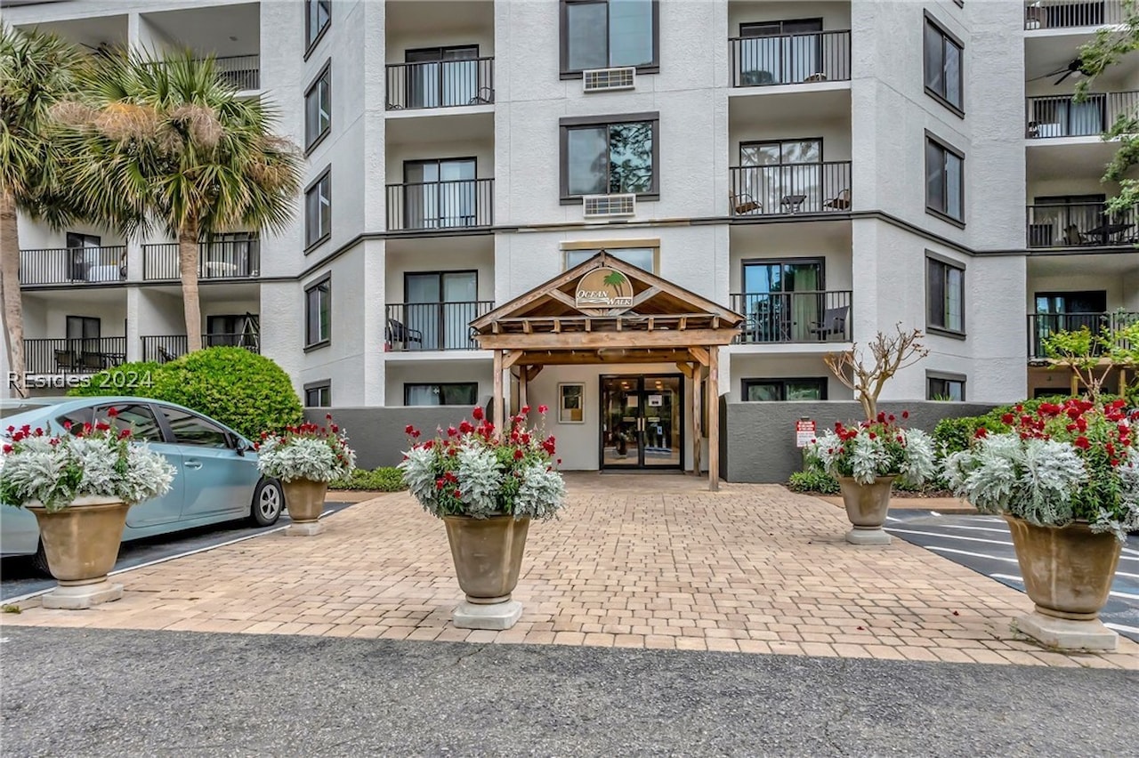 10 Lemoyne Ave 502 Hilton Head Island, SC 29928 MLS 443490