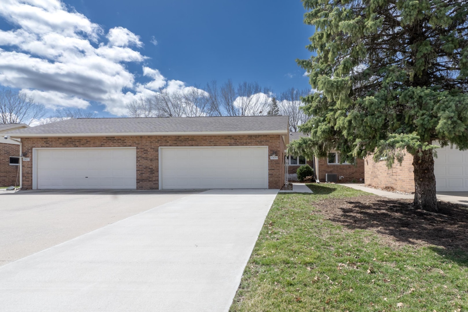 1909 Pinehurst Ln Waterloo IA 50701 condo for sale MLS20241145