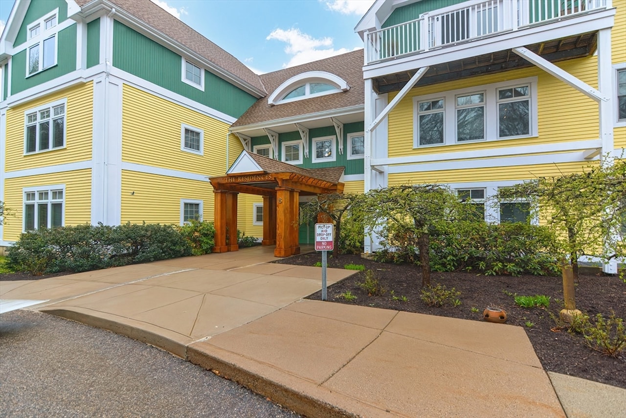 The Residents At Traditions Wayland, 6 Green Way 302, MA, condo for