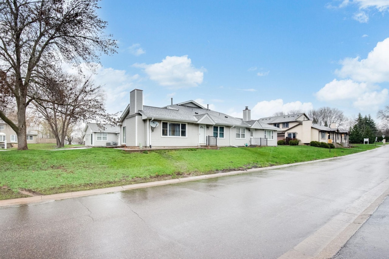 6746 Gretchen Court N Oakdale, MN 55128 MLS 6511078