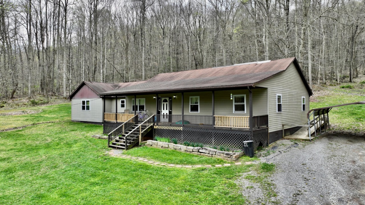 2307 Anjean Rd Rupert, WV 25984 | MLS 24-500