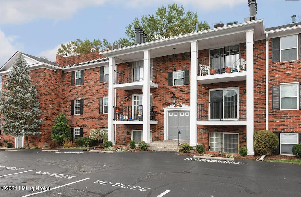 3306 Colonial Manor Cir 1A Louisville KY 40218 condo for sale MLS