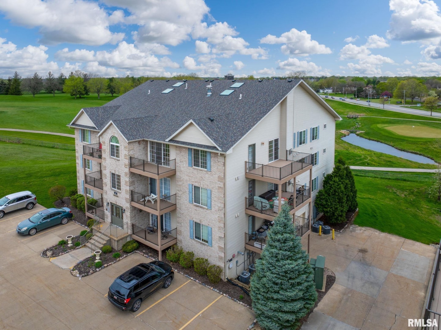 2959 Holiday Ct 10 Bettendorf, IA 52722 MLS QC4251983