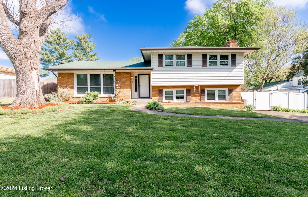 4705 Walden Dr Louisville KY 40229 home for sale MLS 1659376