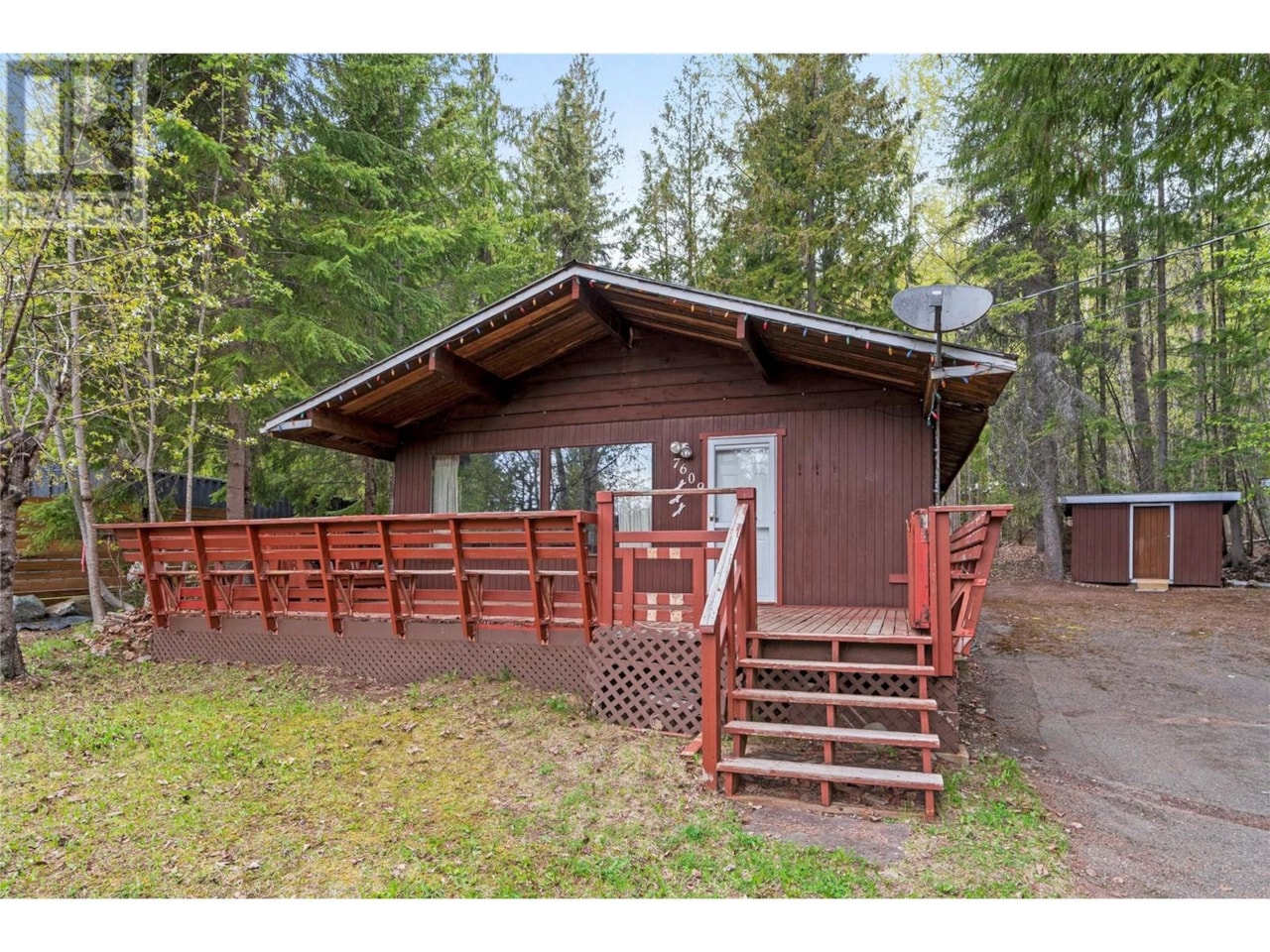 7609 Mountain Drive Anglemont, BC V0E1M8 MLS® 10310760