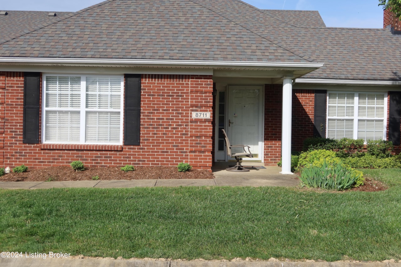 8711 Lough Dr Louisville, KY 40291 MLS 1658634