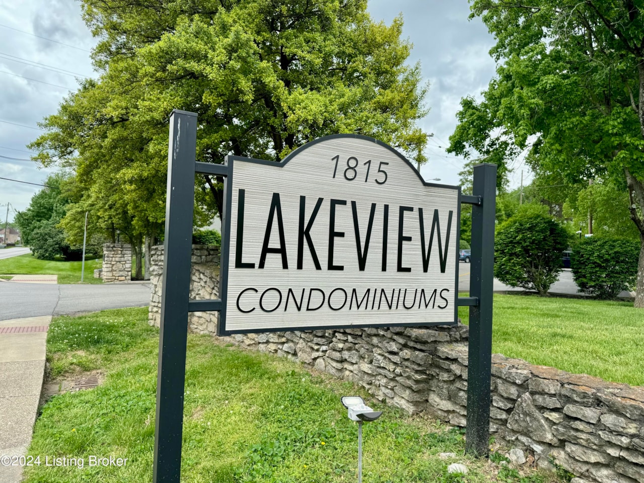 1815 Gardiner Ln A10 Louisville KY 40205 condo for sale MLS 1659712