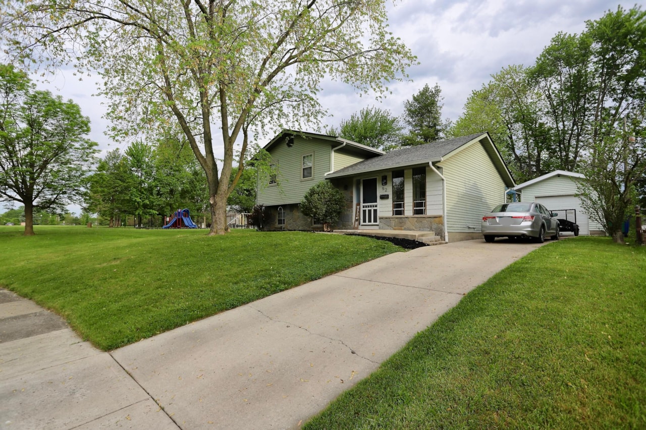 52 Marvin Lane Delaware, OH 43015 Vision Realty Inc.
