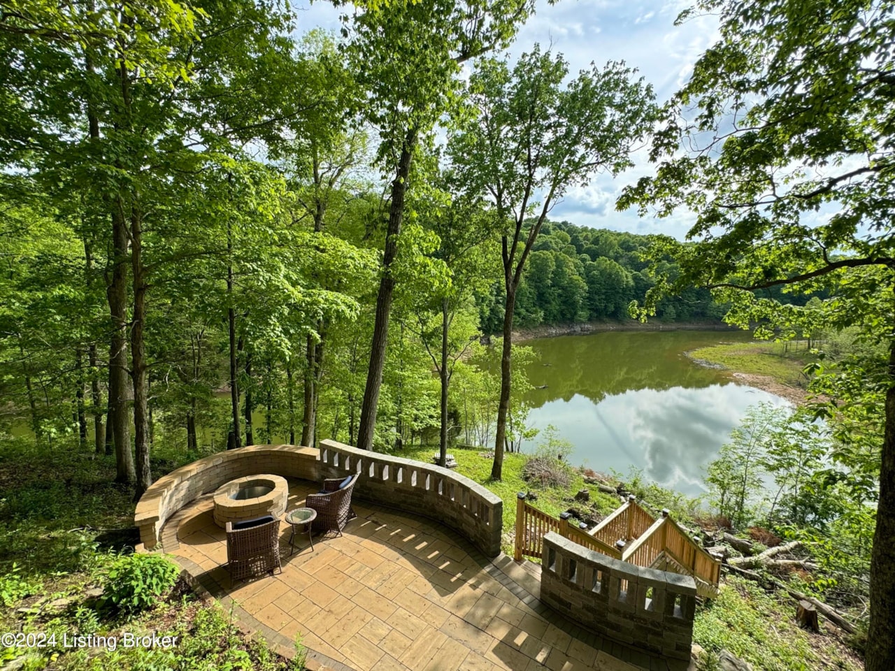 home for sale at 832 Fawn Hill Loop Leitchfield KY 42754 MLS 1655308