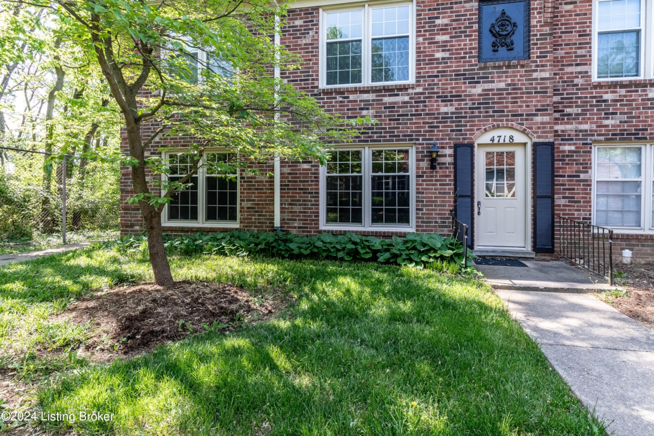 4718 Weybridge Gdns 101, Louisville, KY 40207 Stonehenge Condo 159,900