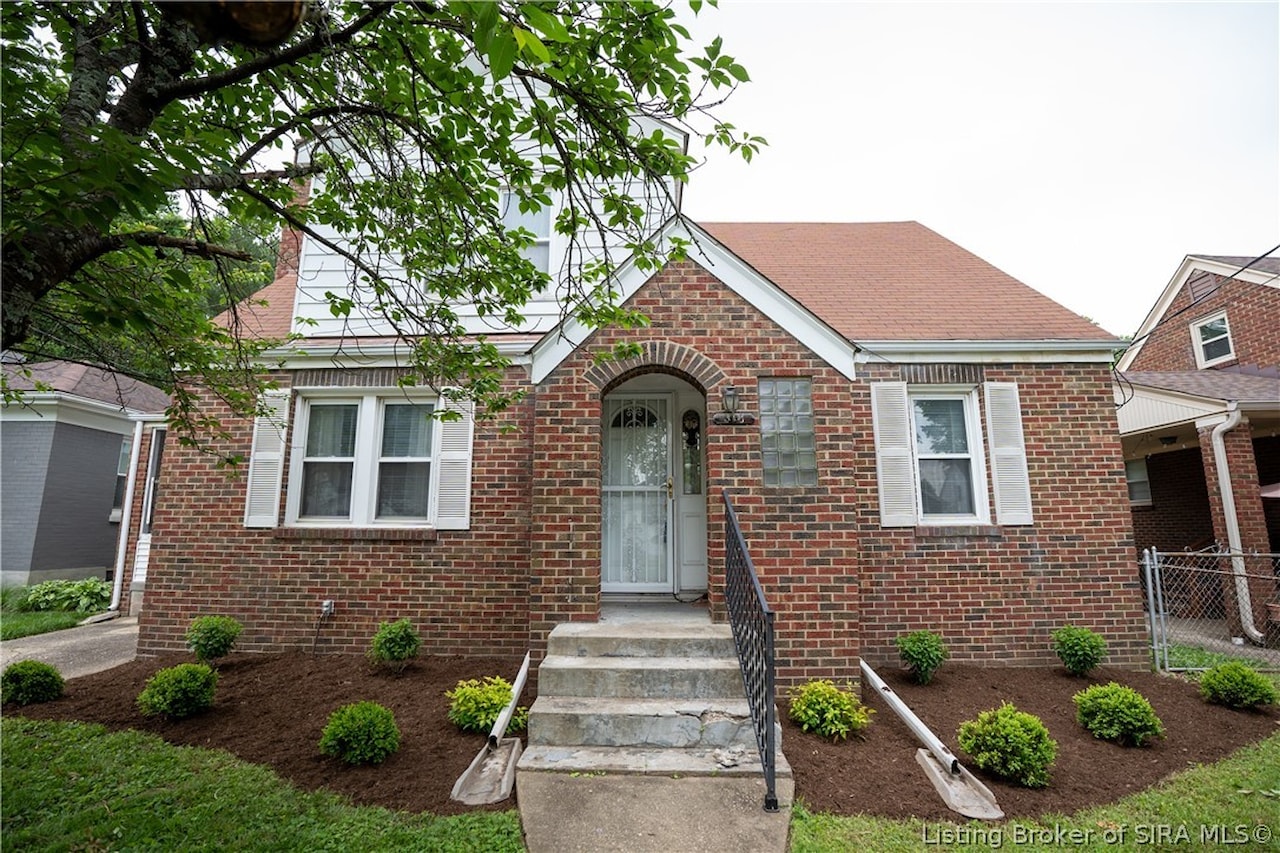 318 E Park Place Jeffersonville, IN 47130 MLS 202407887