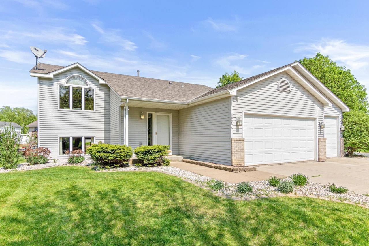 MLS 6531781 Dakota County home for sale Prairie Creek 3rd Add