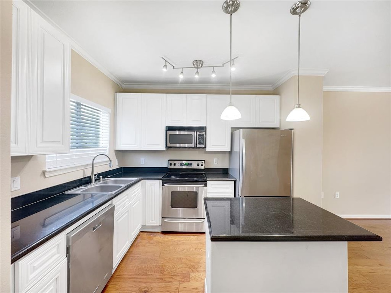 9200 Westheimer Rd Houston, TX 77063 condo for sale