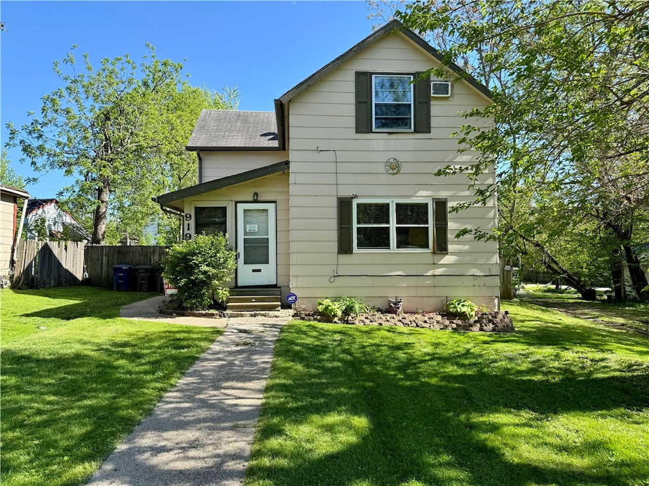 919 Buchanan St, Des Moines, IA near Des Moines East