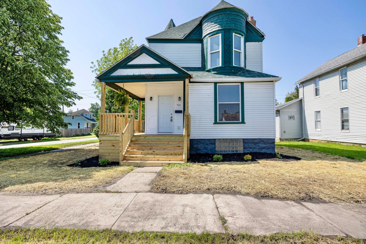 For Sale 225,000 A home for sale for sale at 701 W Columbus Avenue