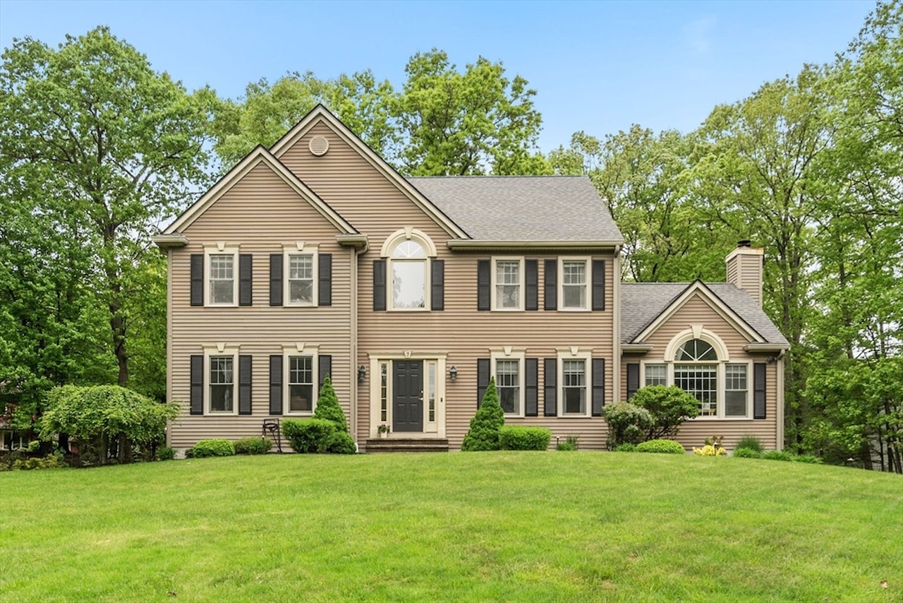 Framingham, 7 Goodnow Ln, MA, home for sale, MLS73240504