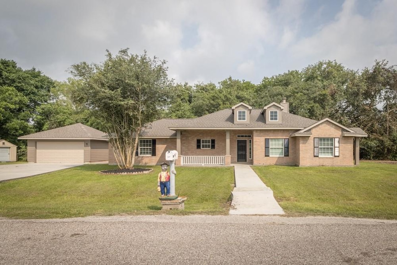 589 County Road 949C Alvin, TX 77511 home for sale