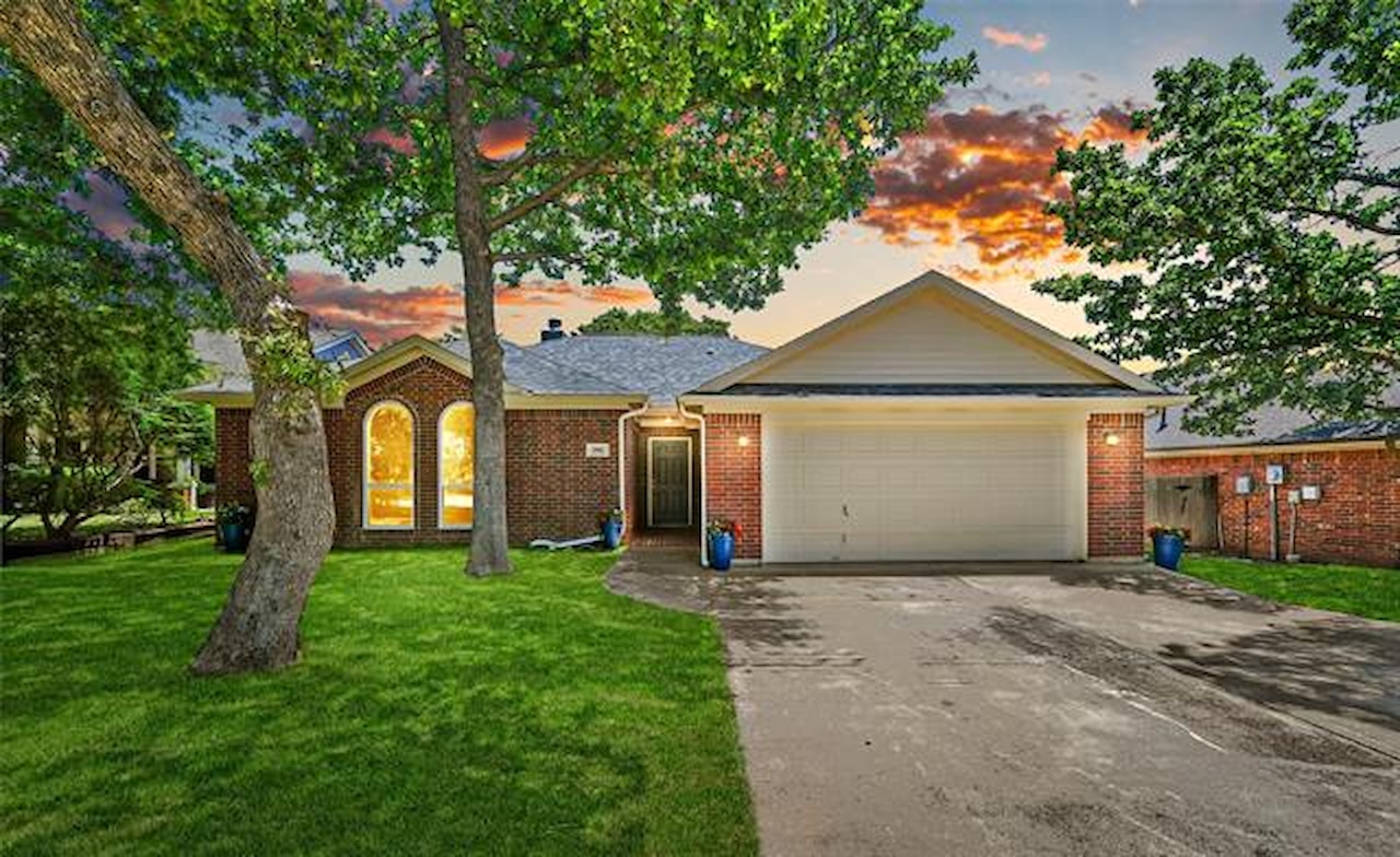 FOR SALE 3901 Chimney Rock Drive, Denton, in Summit Oaks Add