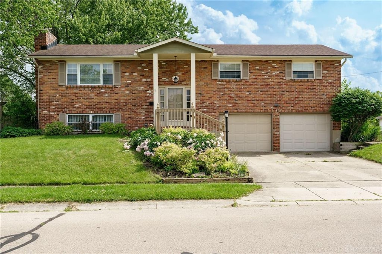 1302 Belvo Road Miamisburg, OH 45342 MLS 911812