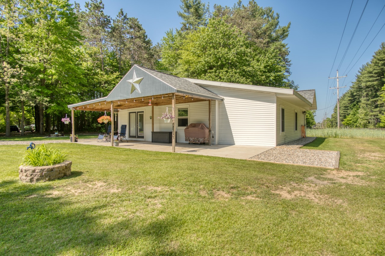 18846 Almy Rd Howard City, MI 49329 MLS 24025838