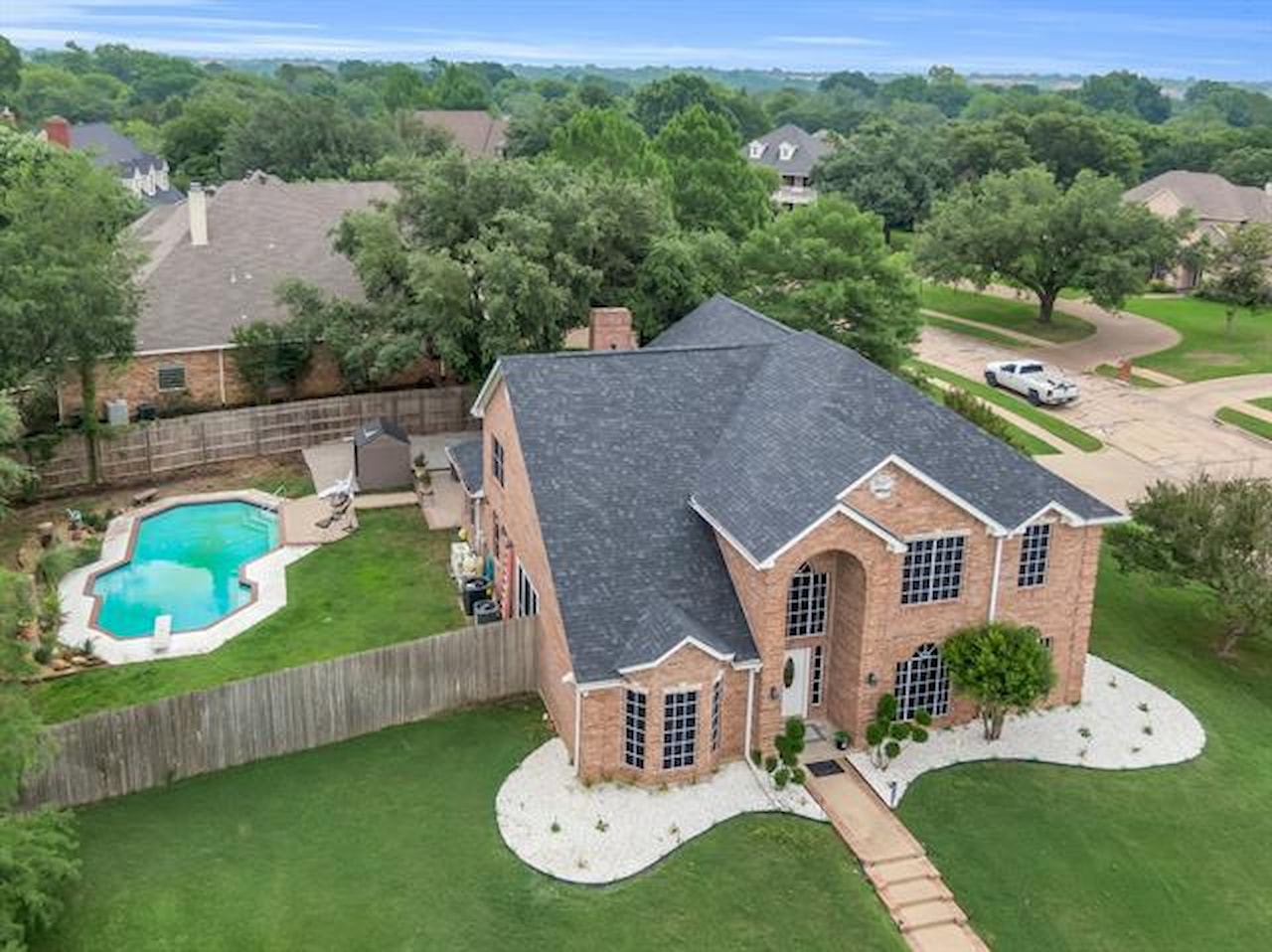 1300 Lakeridge Drive Ennis, TX 75119 | MLS 20626564