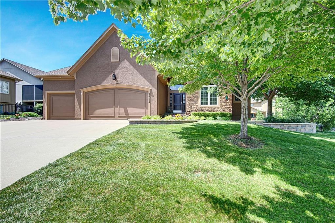 14604 Manor Rd Leawood, KS 66224 MLS 2489630