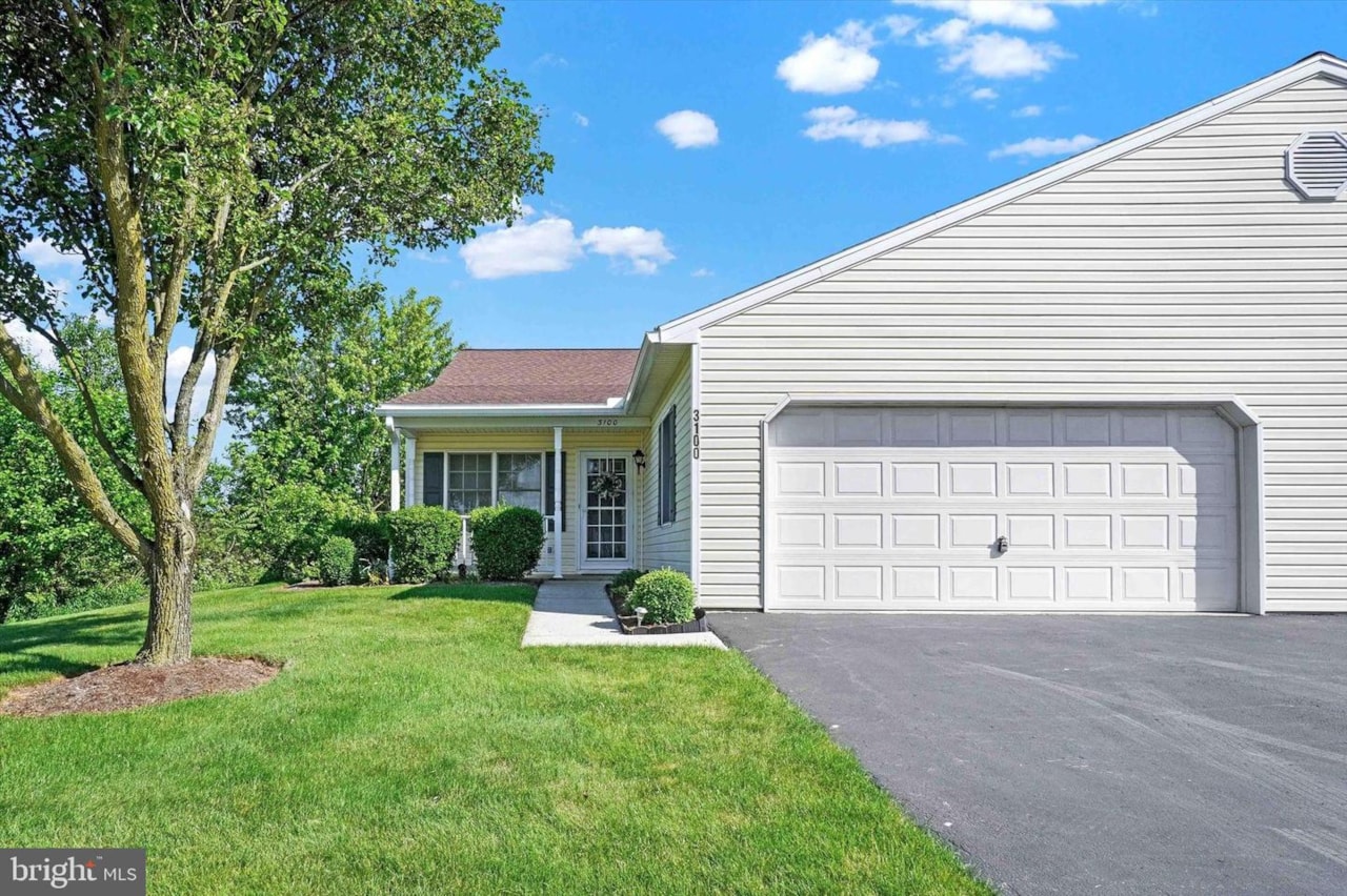 3100 Lakefield Rd 3100Windsor Twp (15253)Carefree lifestyle in this 2