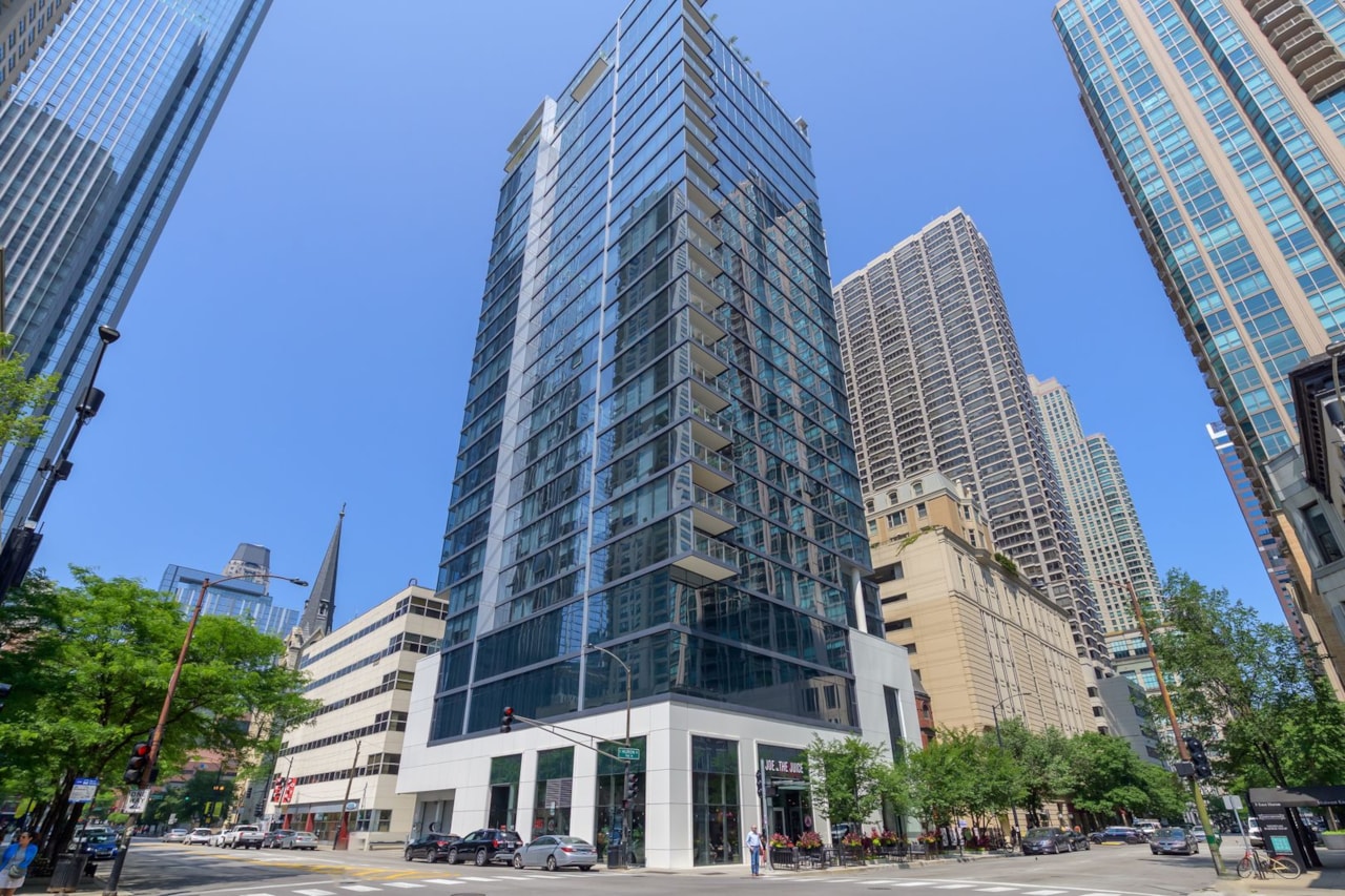 8 E Huron St 703 in Chicago is offered for 5,095 / month MLS 12069697