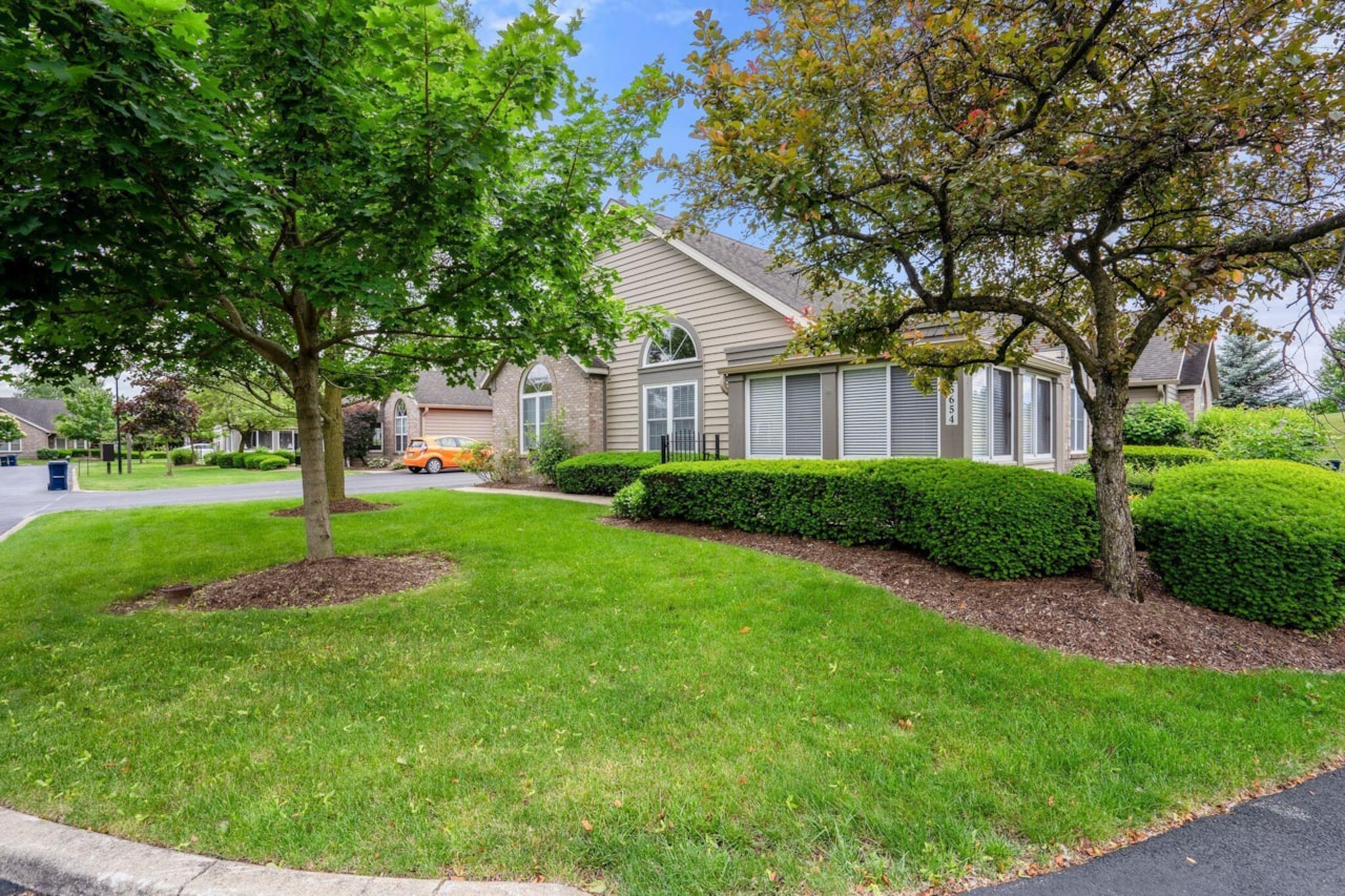 5654 Villa Gates Drive Hilliard, OH 43026 Vision Realty Inc.