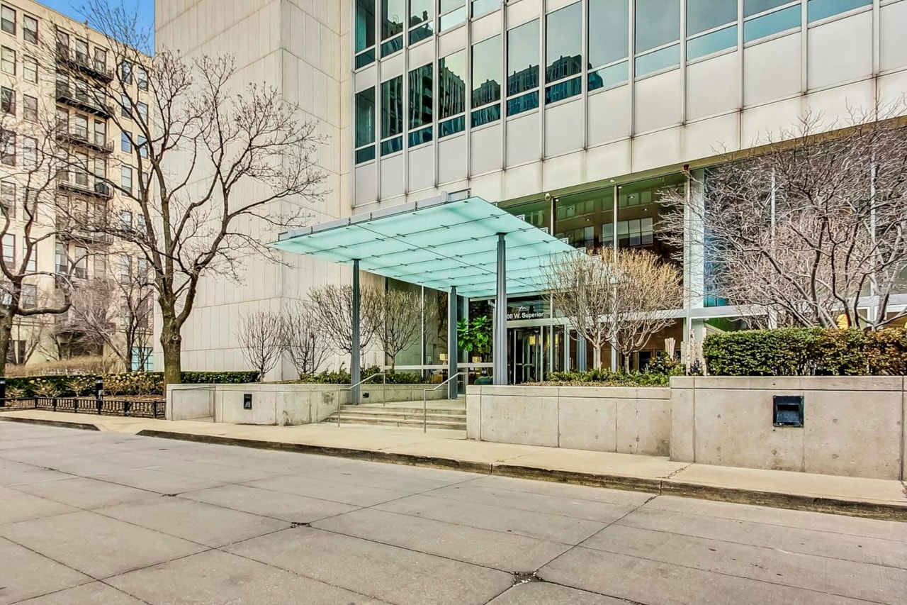 500 W Superior St 1804 in Chicago is offered for 445,000 MLS 12071933