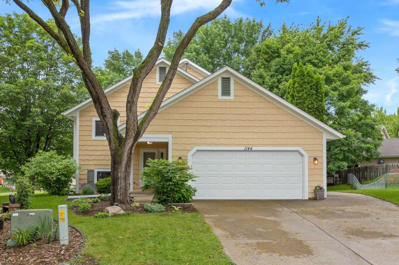 MLS 6542145 Carver County home for sale Fox Run Fourth Add Waconia