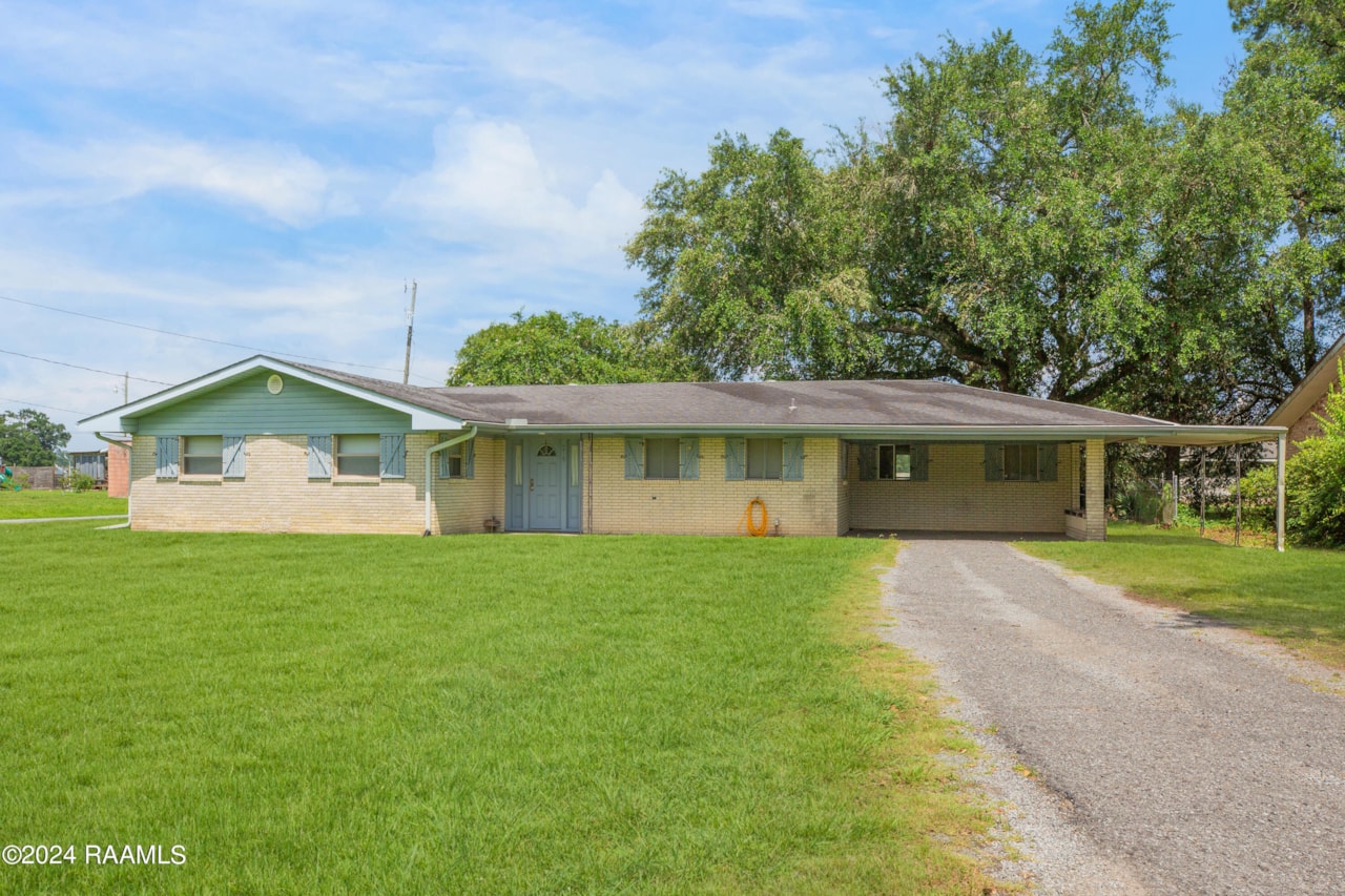 419 S Main Street Loreauville, LA 70552 MLS 24004388