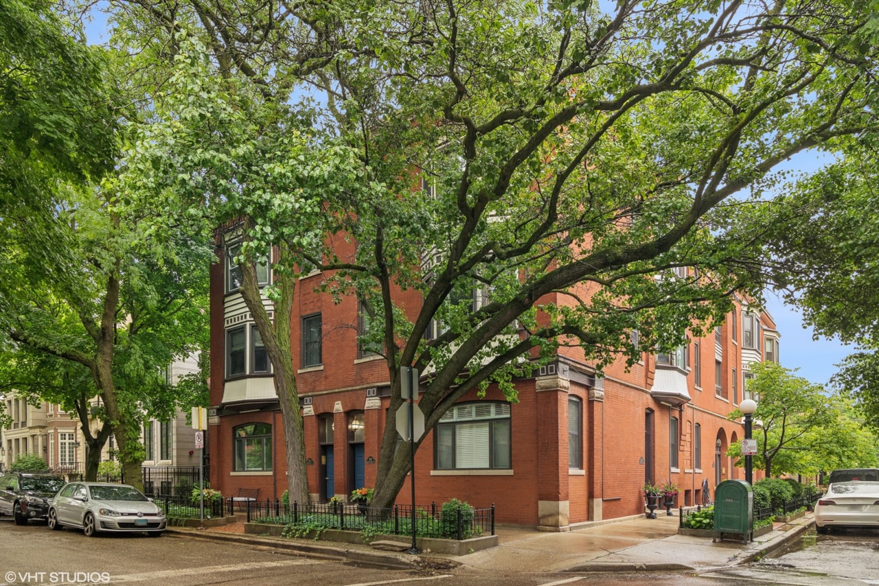 1903 N Fremont St 2 in Chicago is offered for 425,000 MLS 12073703