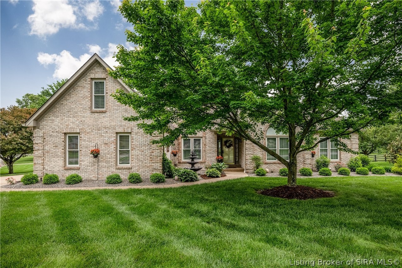 111 Plum Lake Ct Sellersburg, IN 47172 MLS 202407853