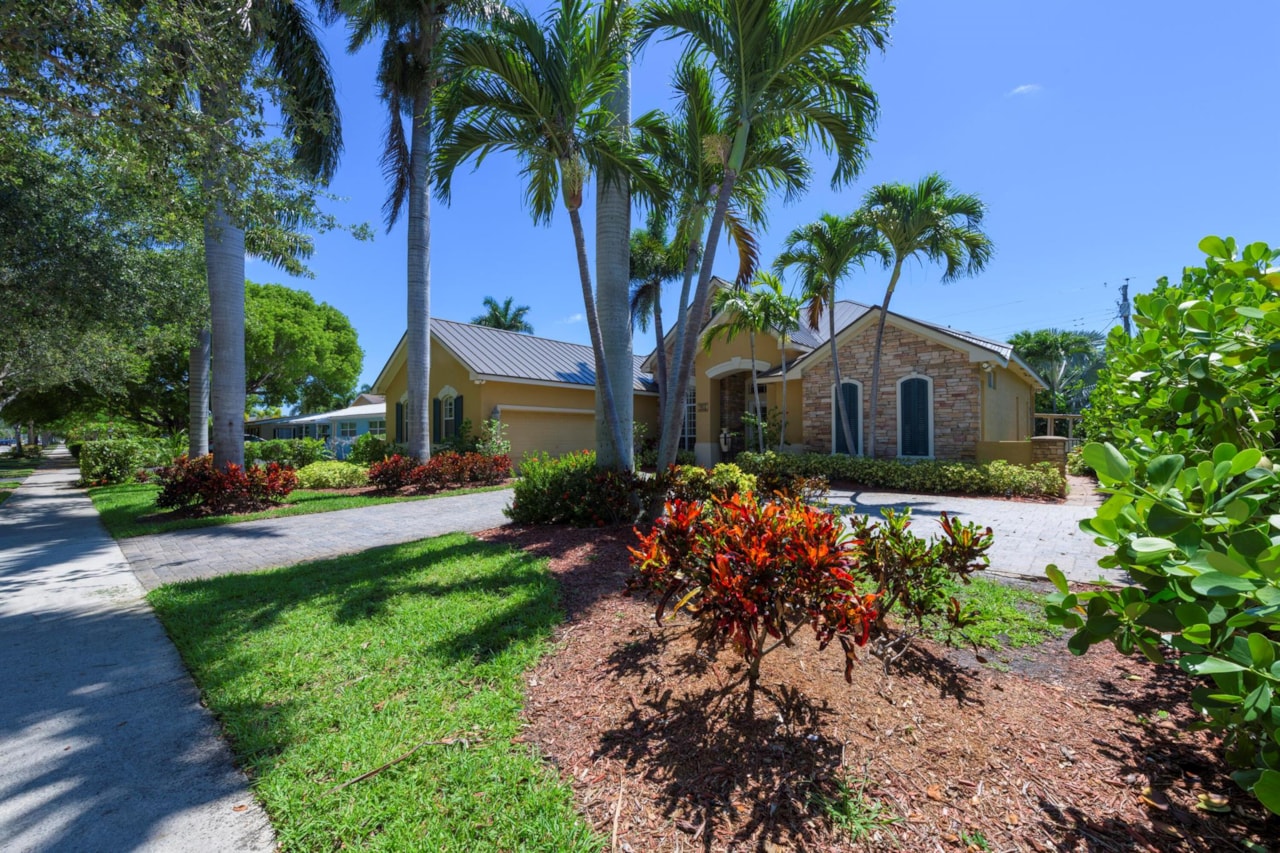 904 Prosperity Farms Road North Palm Beach, FL 33408 MLS R10994151