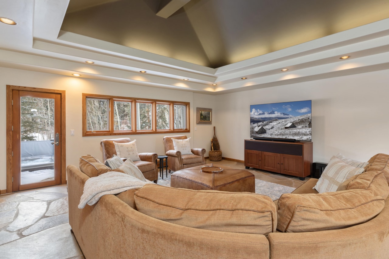 Luxury Mountain Living at 101 Benchmark Dr: A Premier Telluride Estate — photo 11