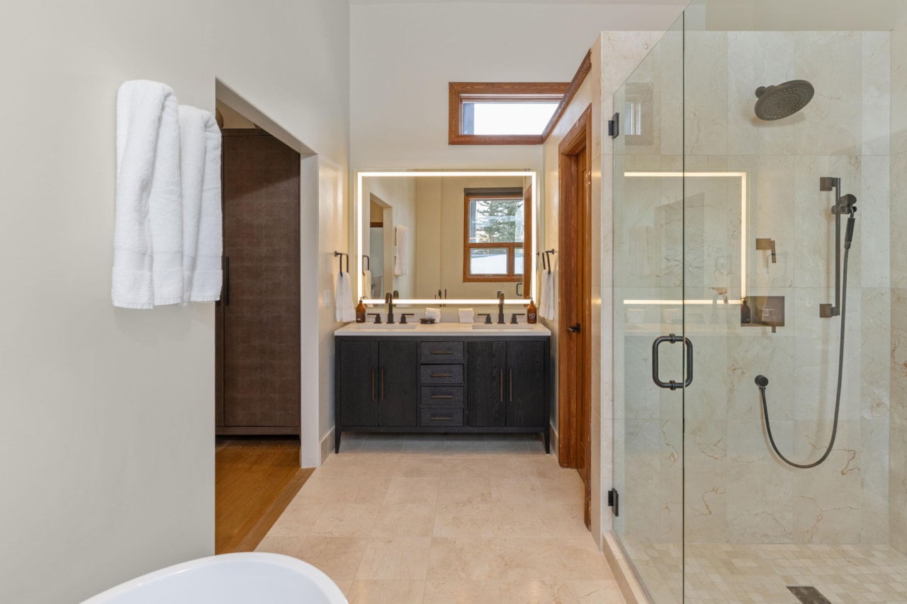 Luxury Mountain Living at 101 Benchmark Dr: A Premier Telluride Estate — photo 13