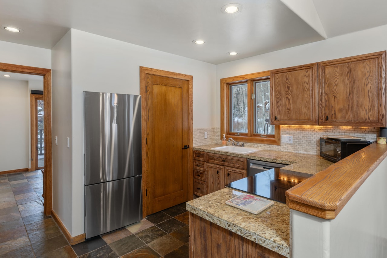 Luxury Mountain Living at 101 Benchmark Dr: A Premier Telluride Estate — photo 17