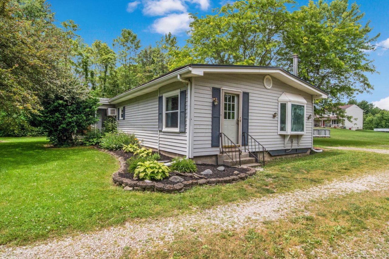 4365 Columbia Road Pataskala, OH 43062 Vision Realty Inc.