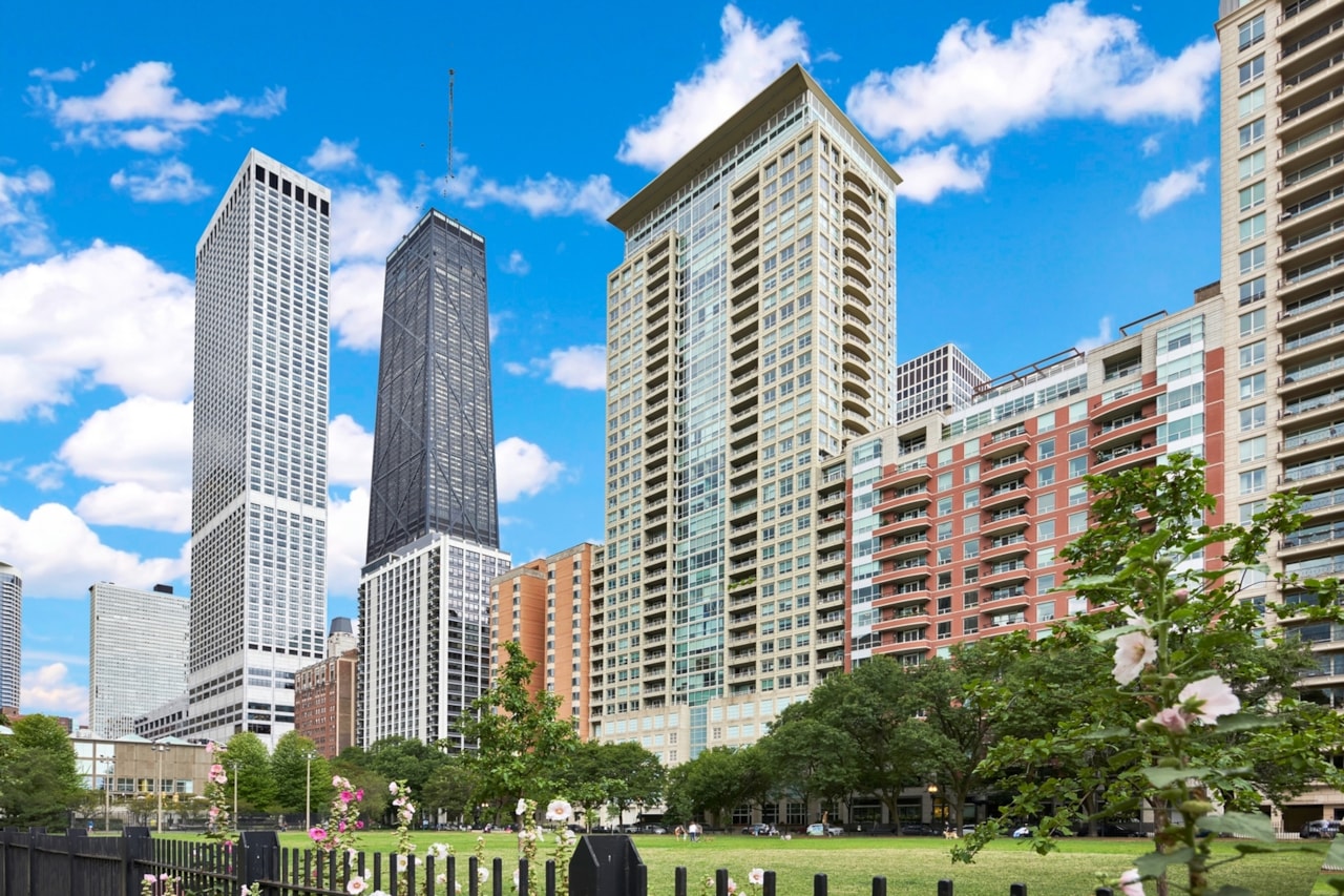 250 E Pearson St 3306 in Chicago is offered for 1,095,000 MLS