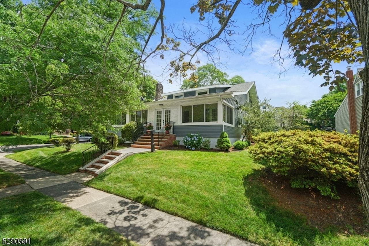 55 Brookfield Ave Nutley Twp., NJ 07110 MLS 3907272